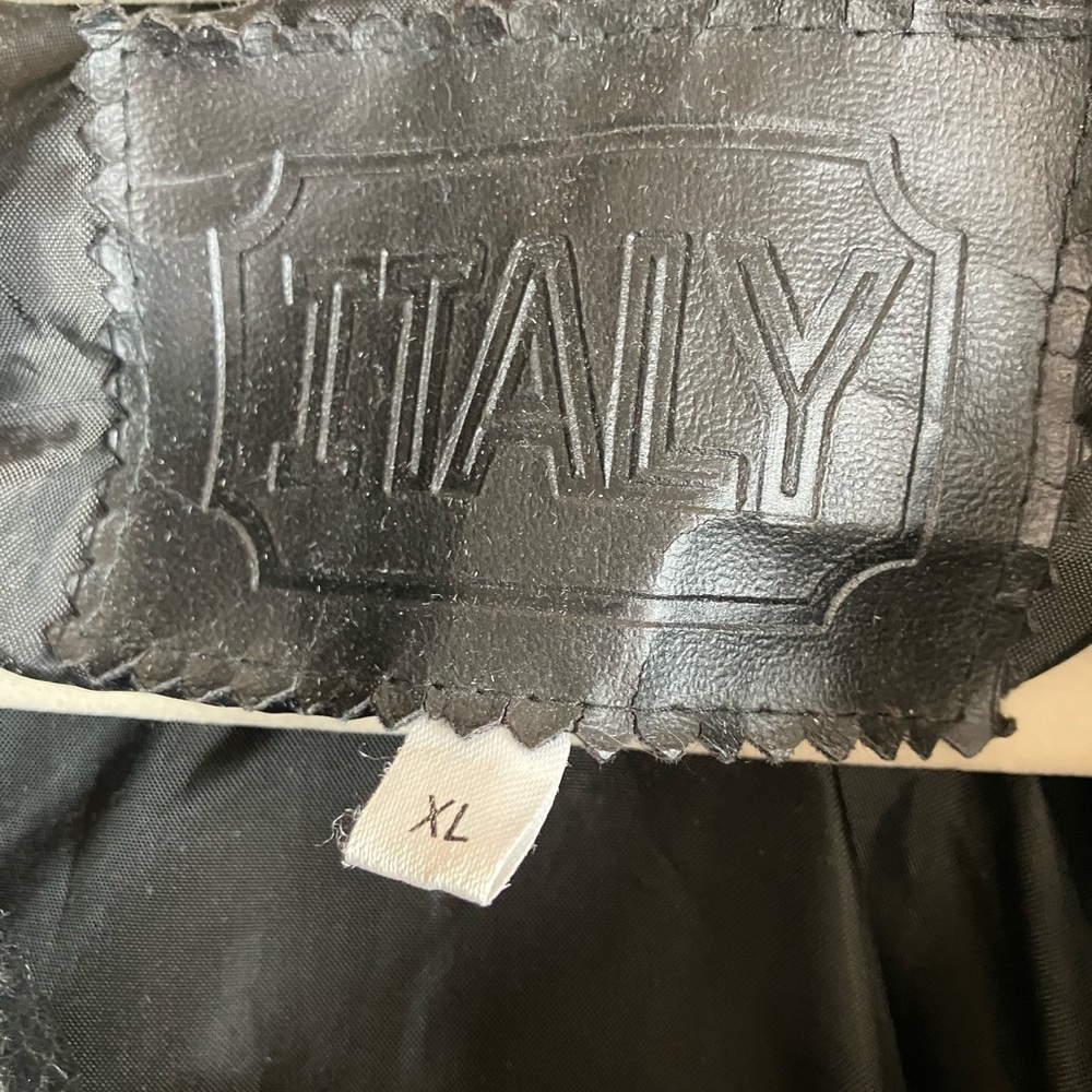 🏍️ Vintage Black Bomber Jacket with Water-Resistant Leather READ DESCRIPTION! - Picture 2 of 5